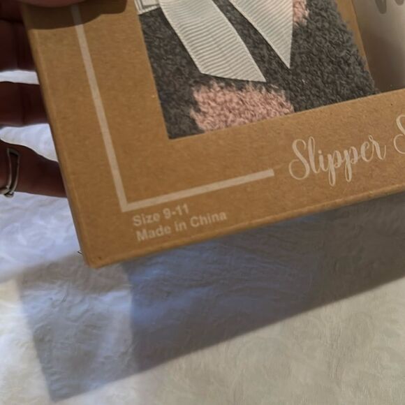 Socks and Mug Gift Set Hearts Fur Mama Fuzzy Slipper - Picture 3 of 3